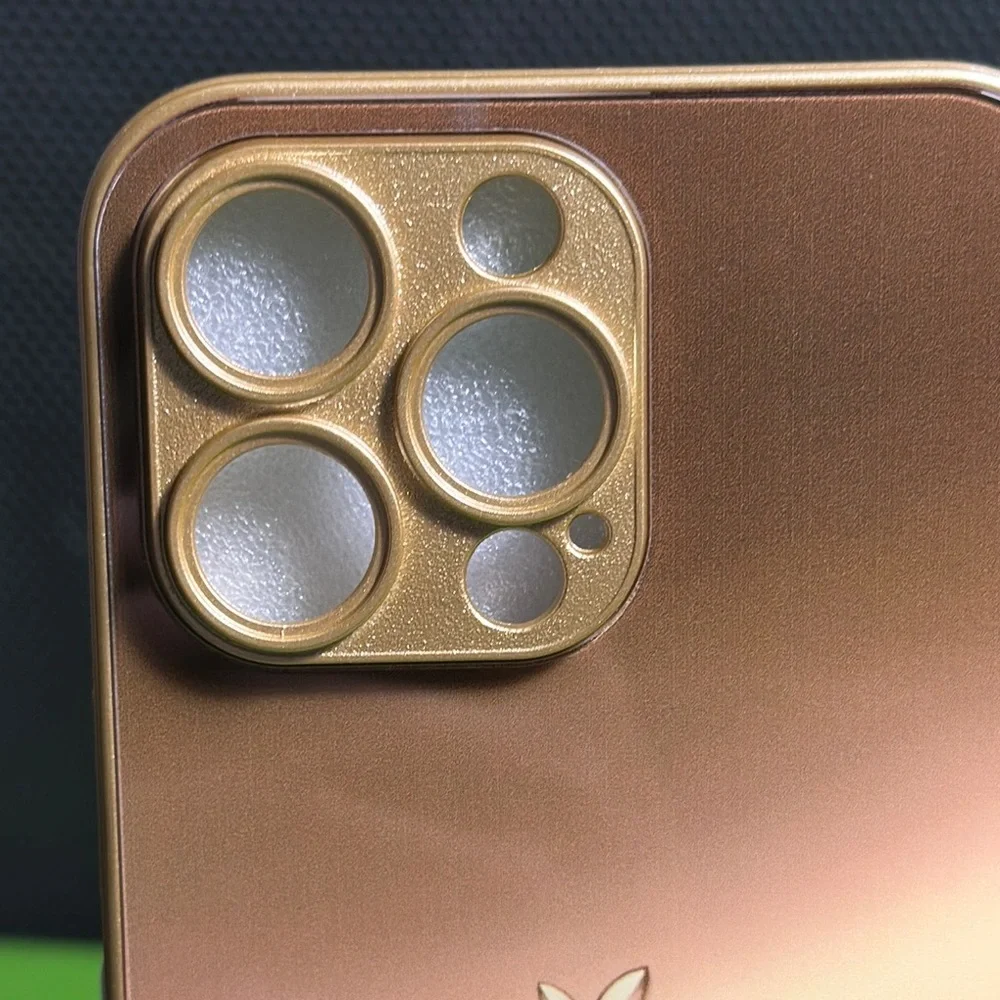 iPhone14 Max Pro Apple Gold iPhone Cover Sleek Design